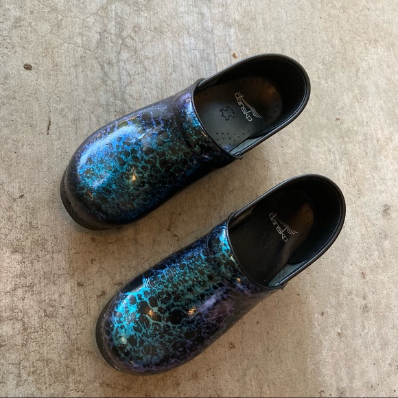 Dansko | Pewter Leopard Patent Professional Clogs - Picture 3 of 11